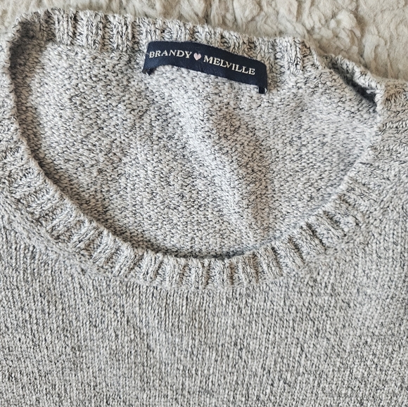 Brandy Melville Crewneck Sweater Small/medium - Picture 3 of 4